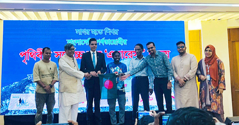 শাকিলের এভারেস্ট জয়ের গল্প ও পতাকা প্রত্যর্পণ